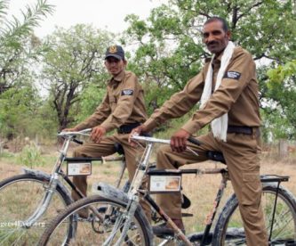 Anti-Poaching-Patrollers-on-Tigers4Ever-bicycles-600x390